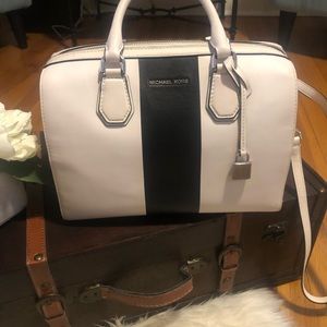 💯Michael Kors White and Black Satchel 💕
